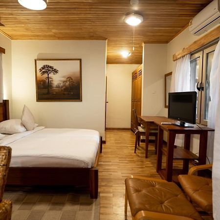 אקרה Esther'S Hotel מראה חיצוני תמונה