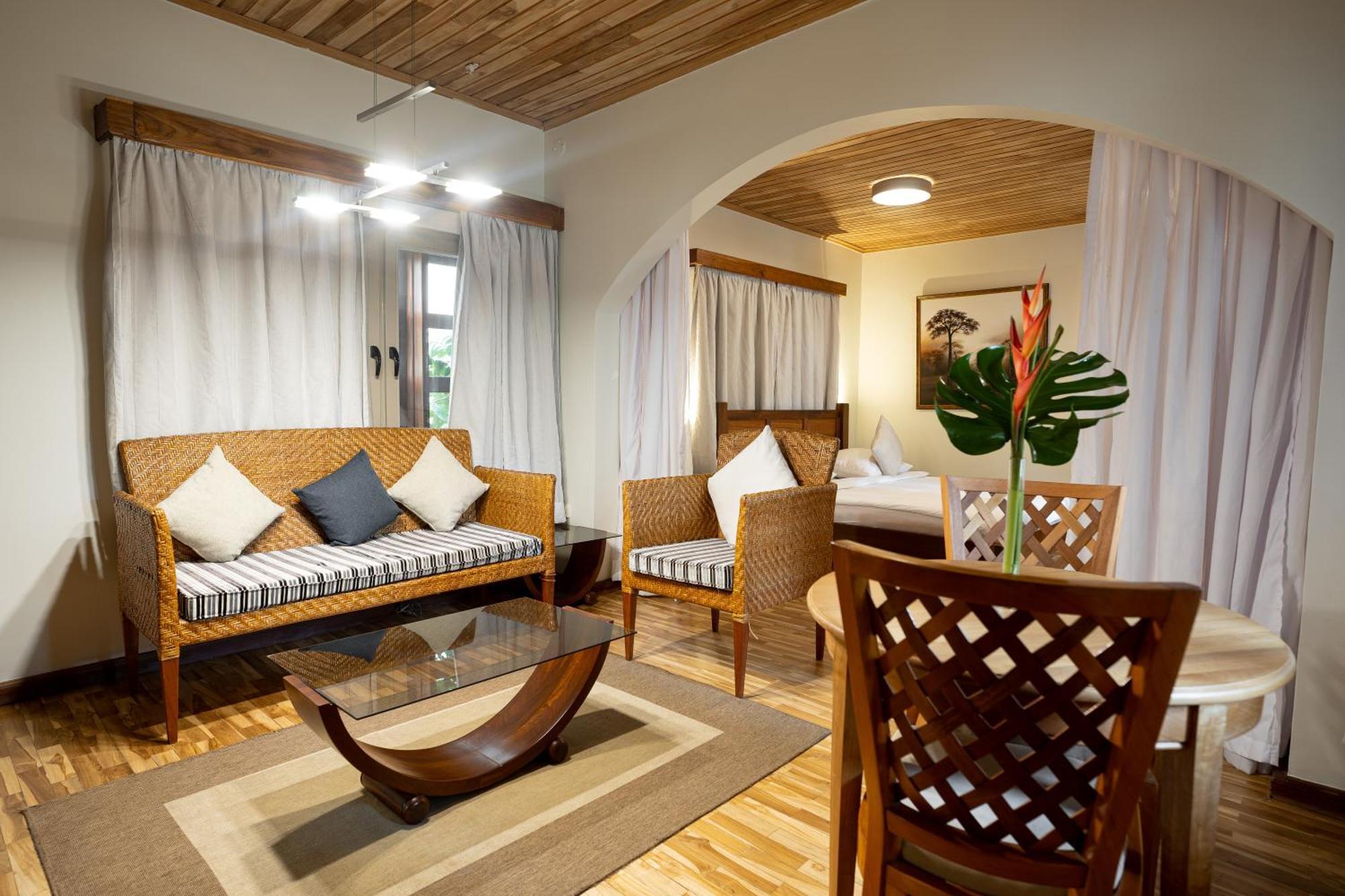 אקרה Esther'S Hotel מראה חיצוני תמונה