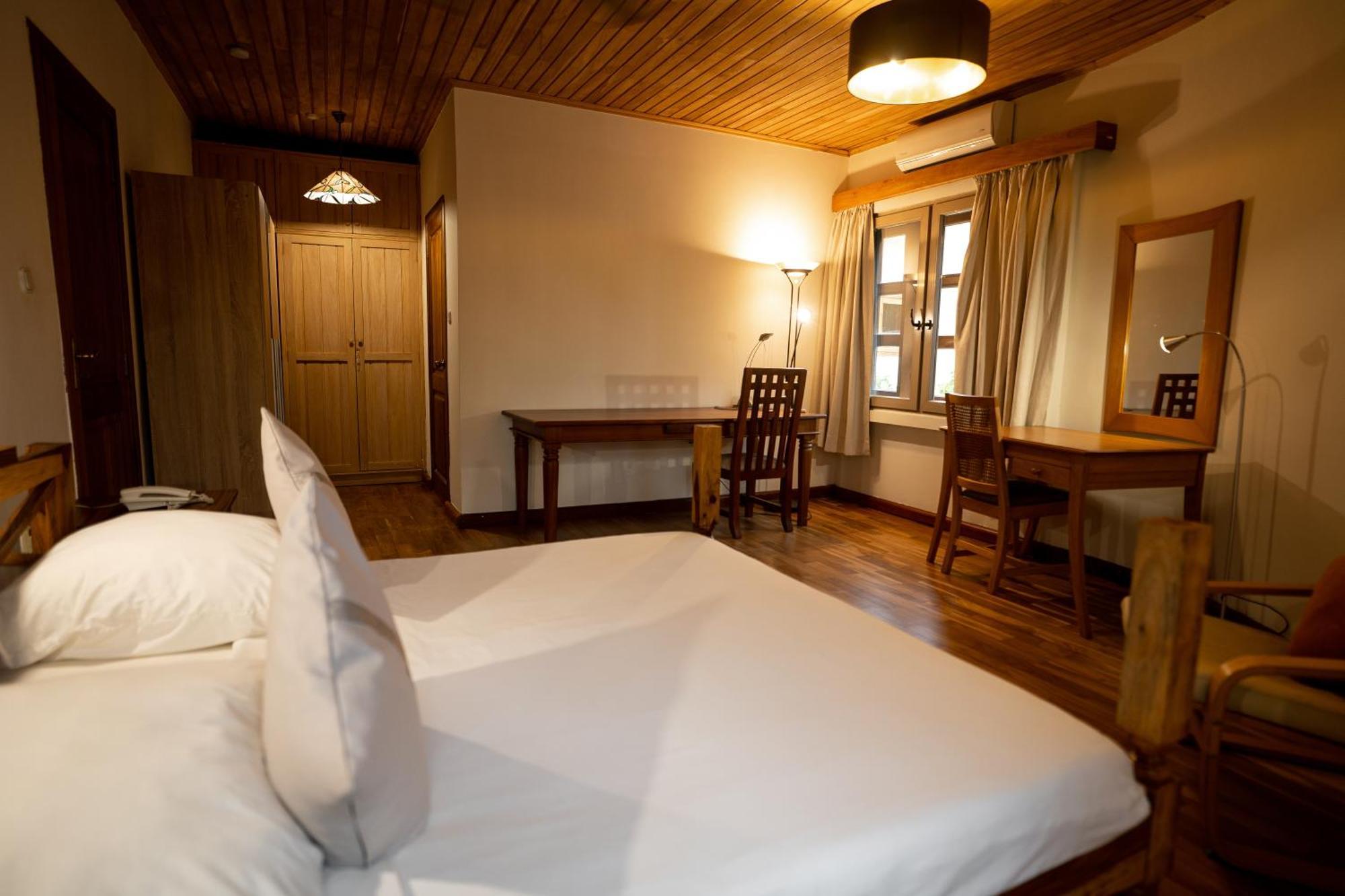 אקרה Esther'S Hotel מראה חיצוני תמונה