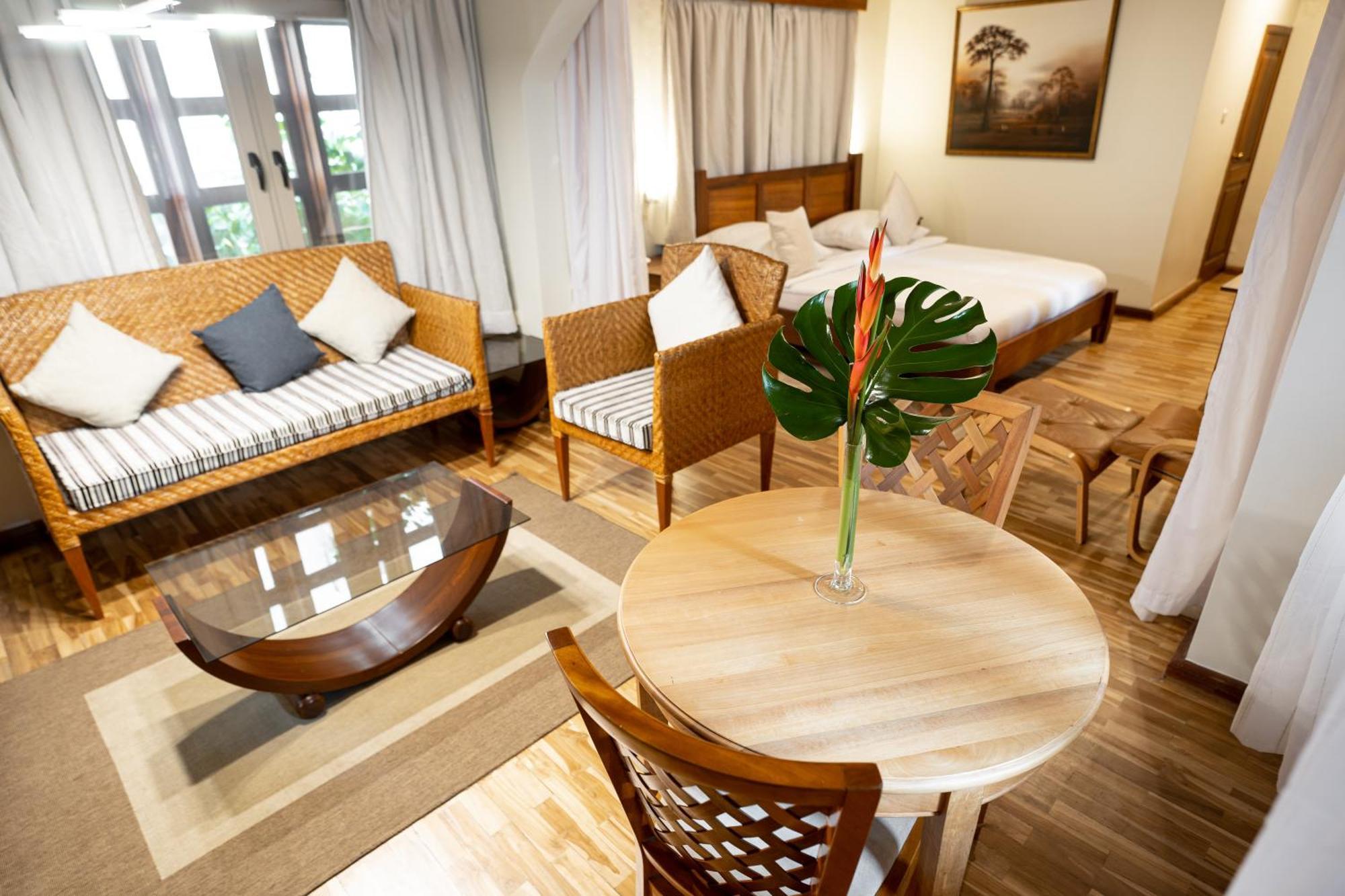 אקרה Esther'S Hotel מראה חיצוני תמונה