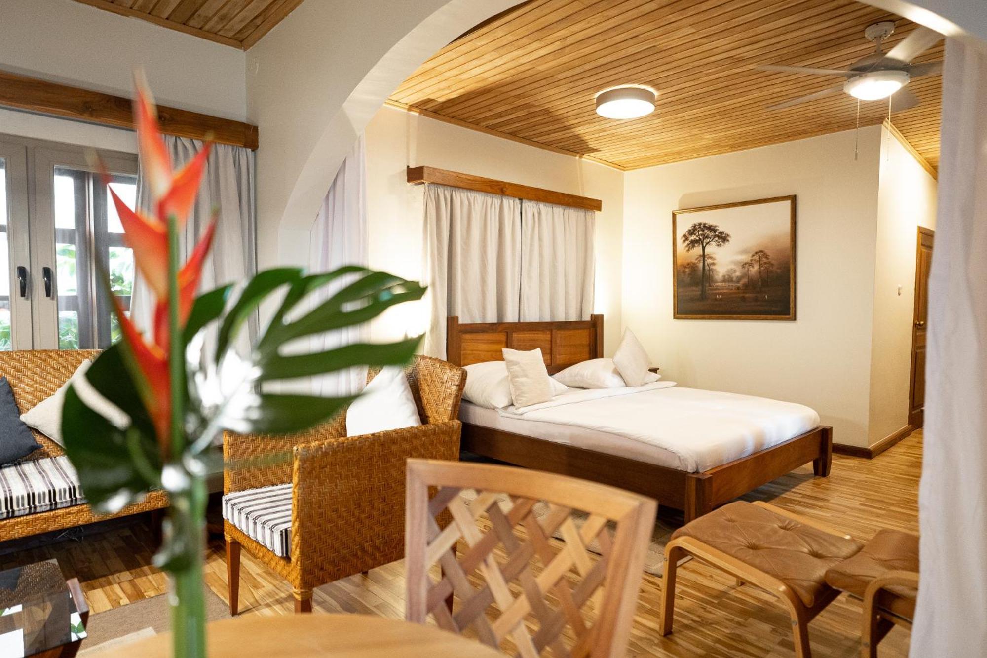 אקרה Esther'S Hotel מראה חיצוני תמונה