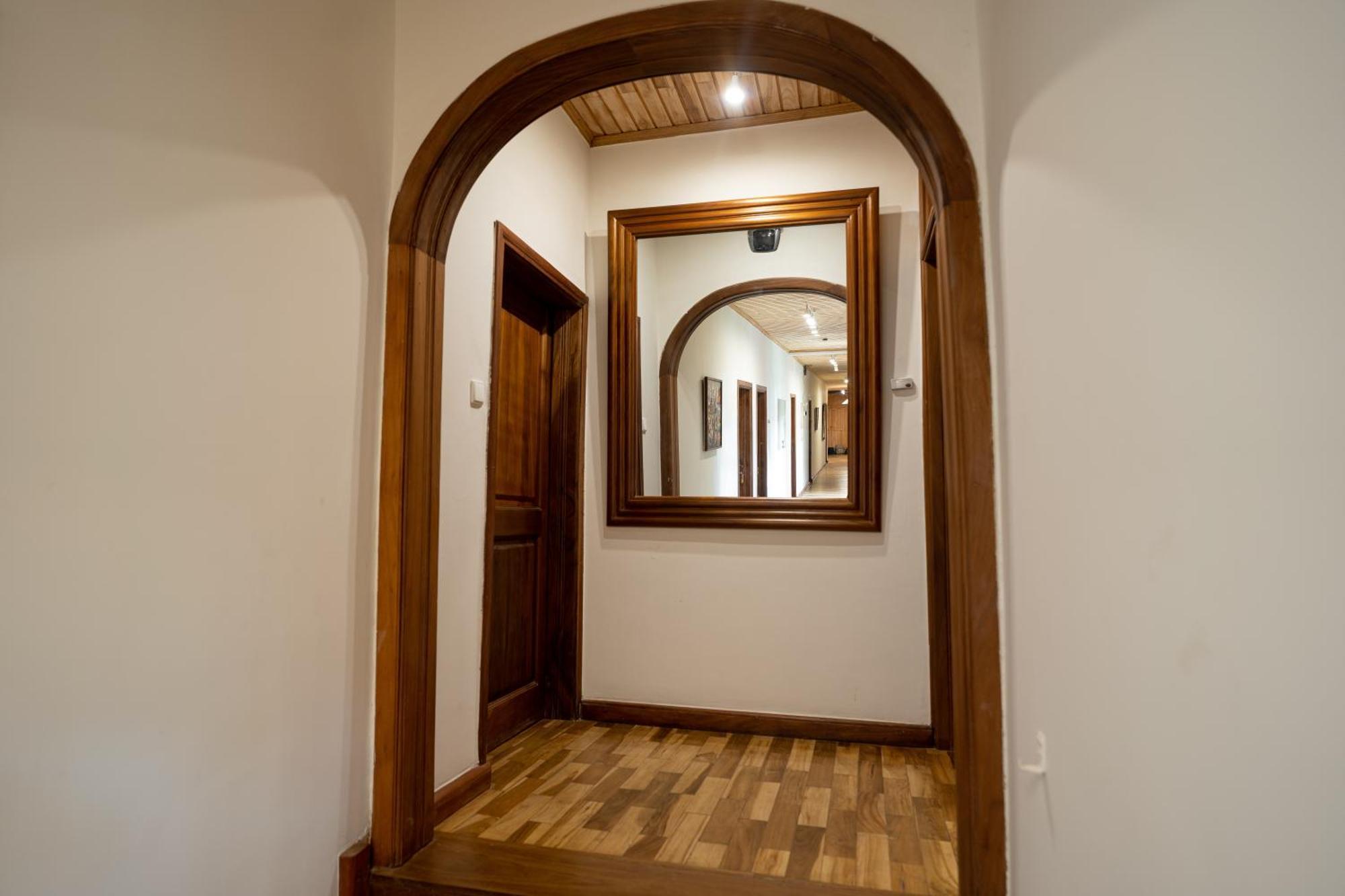 אקרה Esther'S Hotel מראה חיצוני תמונה