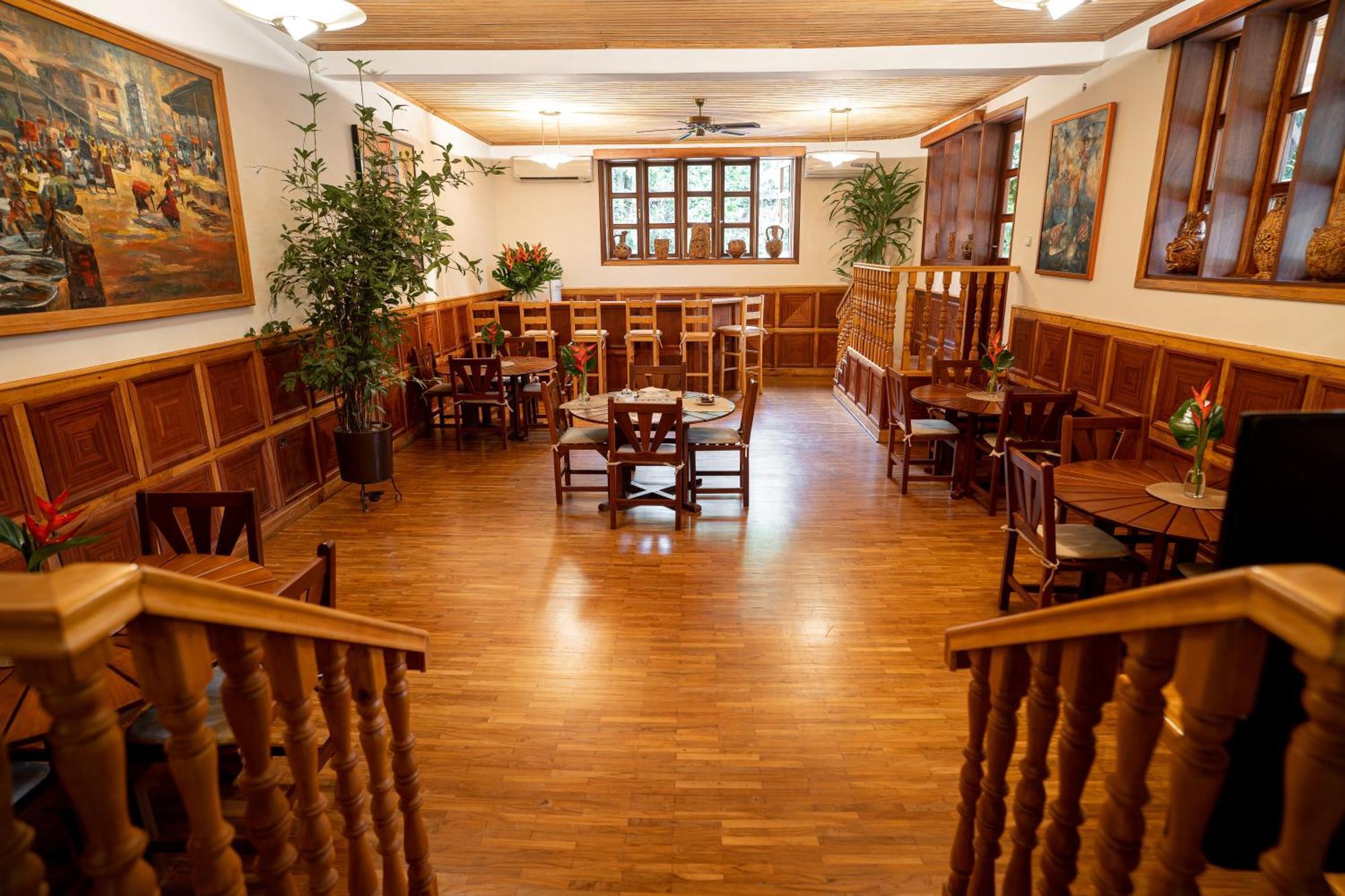 אקרה Esther'S Hotel מראה חיצוני תמונה
