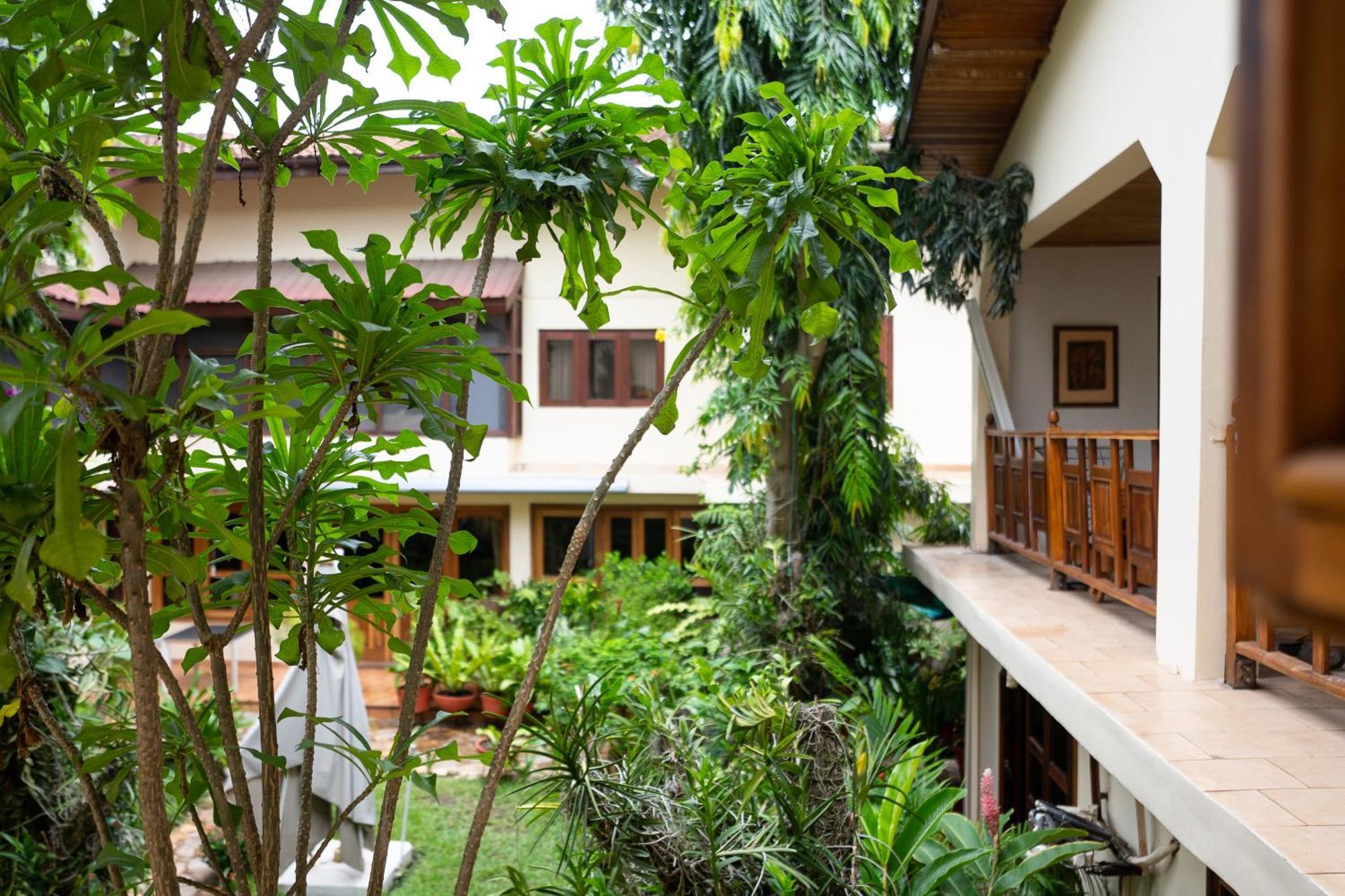 אקרה Esther'S Hotel מראה חיצוני תמונה