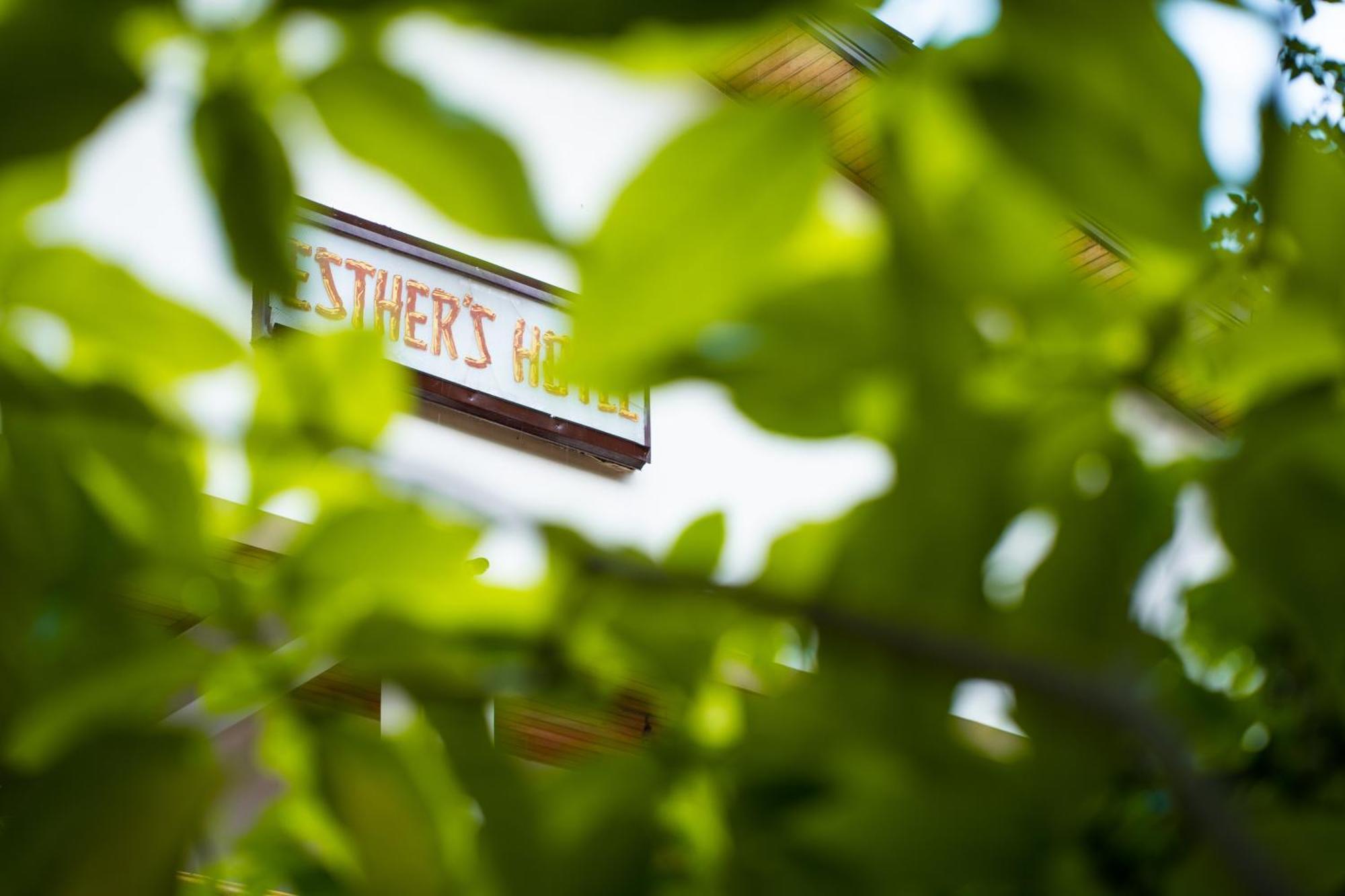אקרה Esther'S Hotel מראה חיצוני תמונה