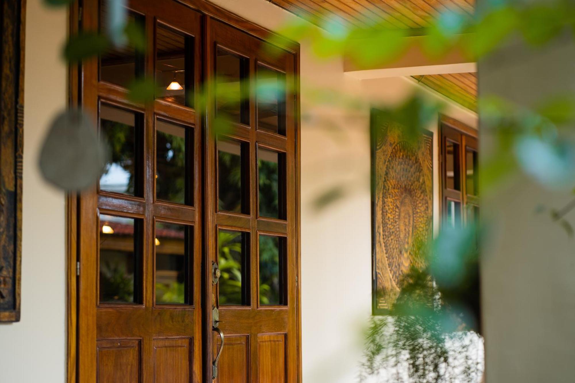 אקרה Esther'S Hotel מראה חיצוני תמונה